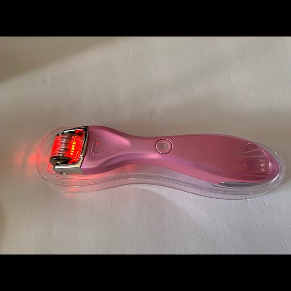 Beauty Bio Glo pro microneedling device. Battery operated new in box - Picture 3 of 11